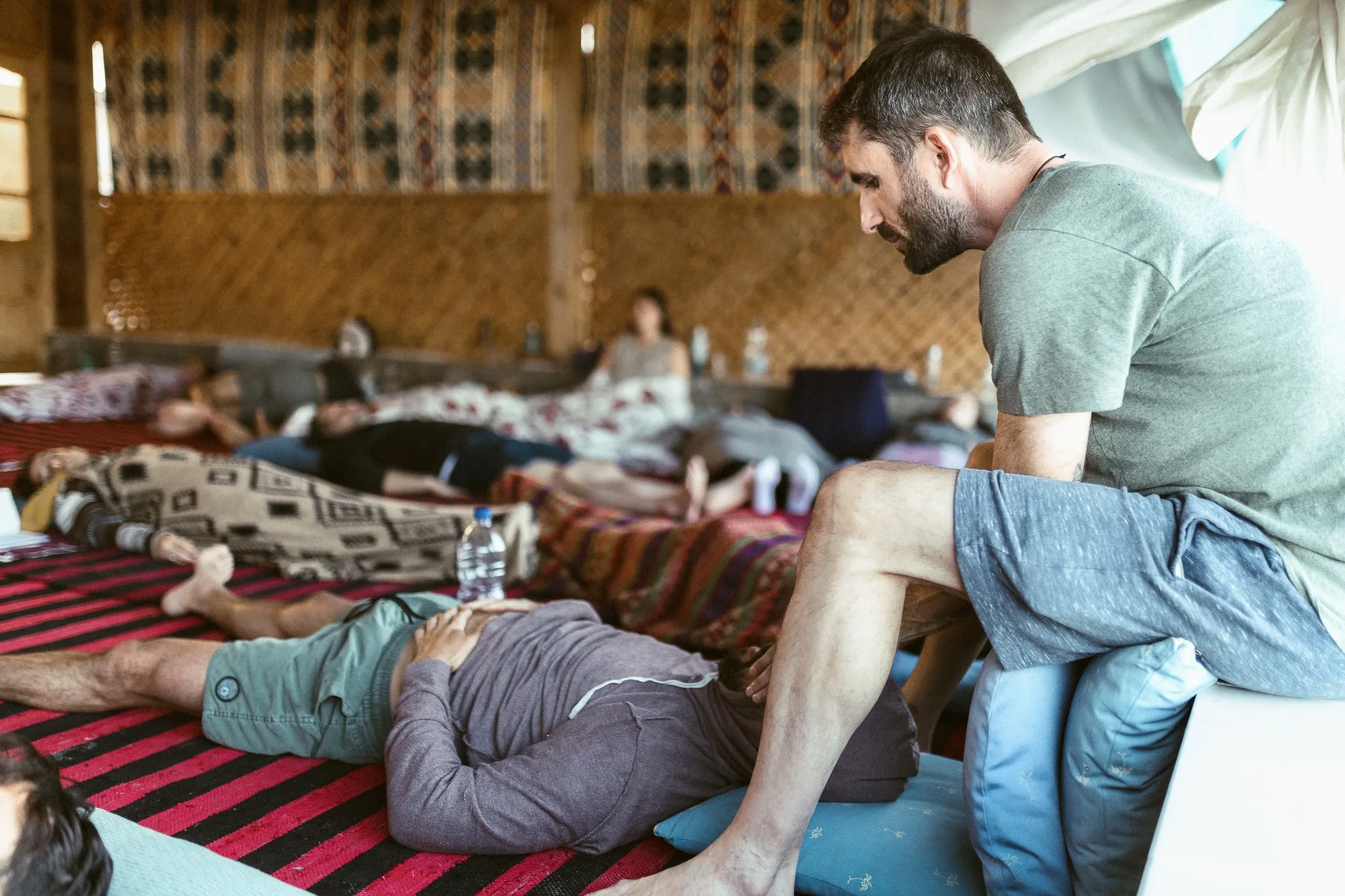 בן נובק מנחה סדנת ריברסינג ונשימה מעגלית